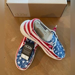 Hey Dude Wendy Star Spangled size 7 NIB